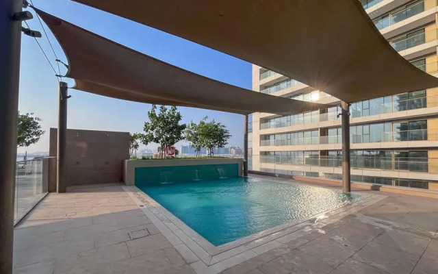 Modern 2BR w Direct Beach Access, Emaar Beachfront