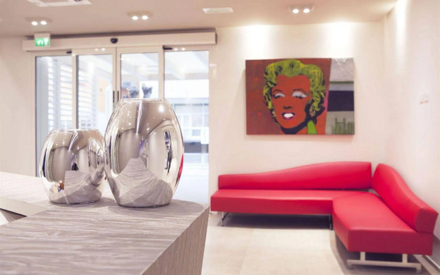 L'Hotel