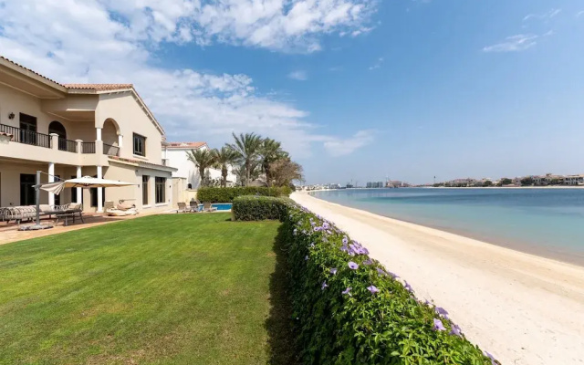 Beachfront 6BR Villa w Private Pool at the Palm