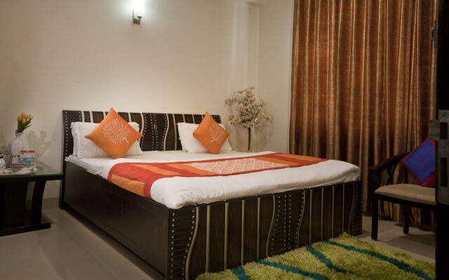 OYO 530 Hotel Azhan Residency