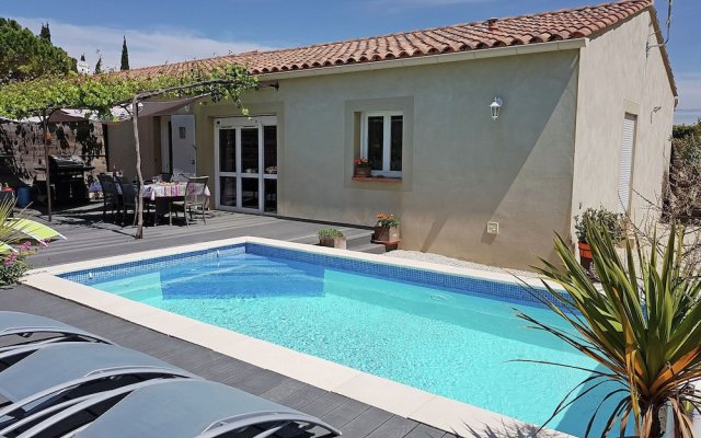 Pleasant Villa in Lirac With Private Swimming Pool