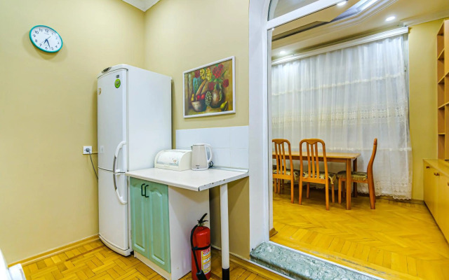 M Estate. Targovu. Nizami Street 4 room. (021).