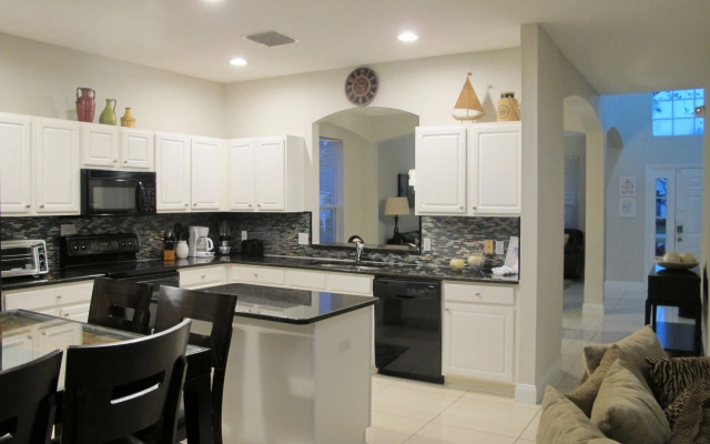 Lake Berkley 7BR Pool Home LB988