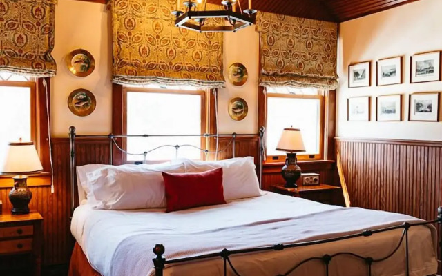 Deer Mountain Inn