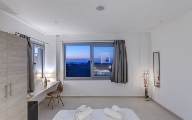 Chrysonisos Suites