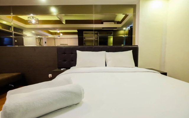 Spacious Studio Room at Green Pramuka Apartment