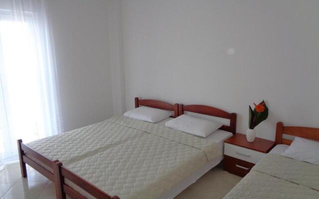Larissa Sunrise Apartment