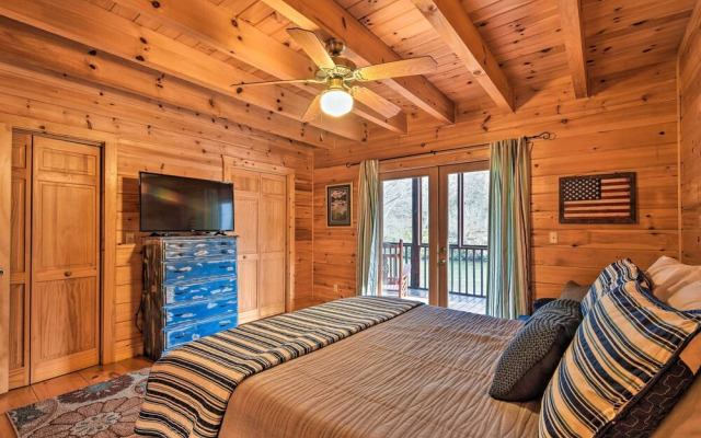 'riverbend Reserve' Cabin w/ Yard + Fire Pit!