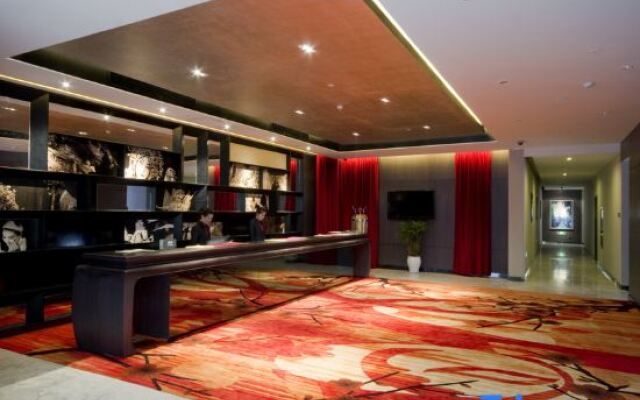 Qinhu Hot Spring Hotel