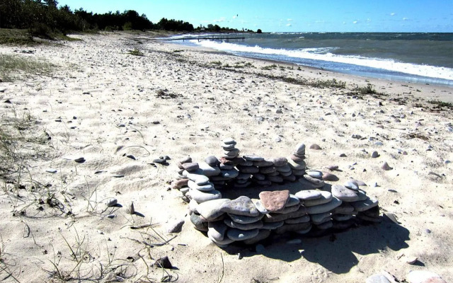 Stuga med havsutsikt och 50m till strand