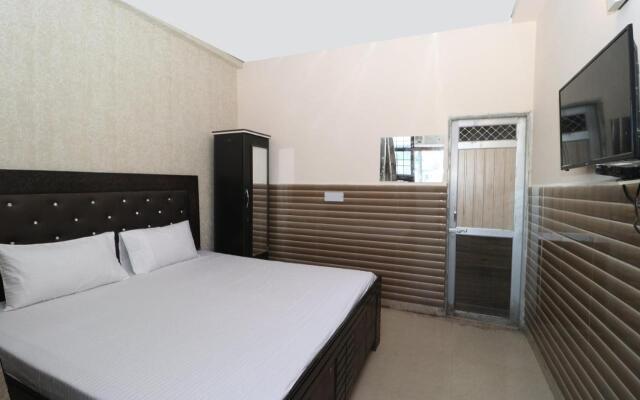 Oyo Flagship 701061 Hotel Arya
