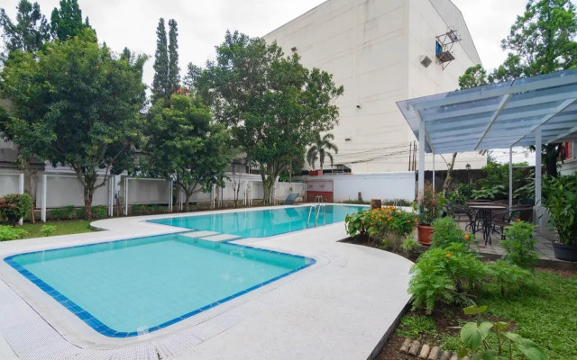 RedDoorz Plus @ Pakuan Residence Tajur