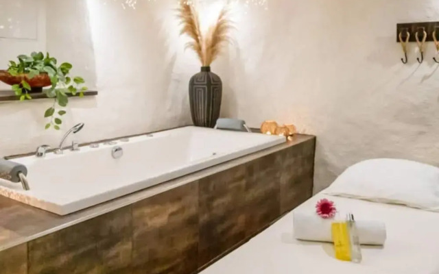 Inviting Hotel Room With Free Breakfast