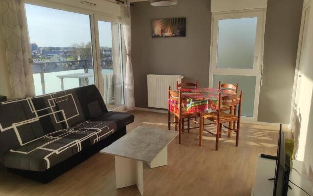 t2 lumineux avec balcon