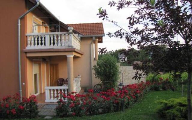 Alsóhegyi Apartmanok