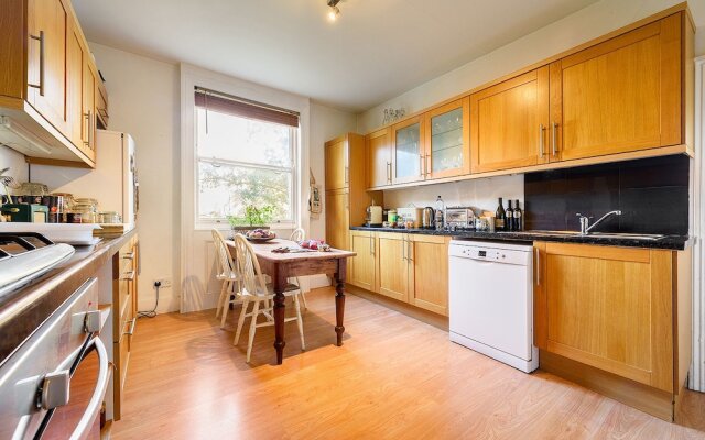 Beautiful 1BR Camden Home
