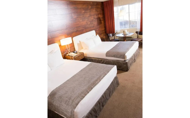 Carson Valley Motor Lodge & Suites