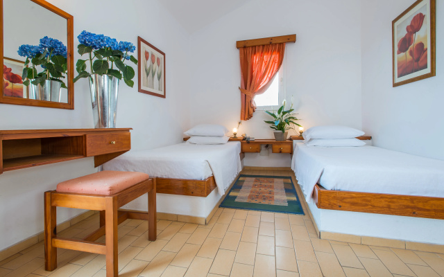 Delfinia Hotel & Bungalows