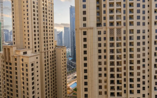 Stylish studio w/balcony close to the beach JBR