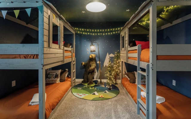 Storey Lake 10br Lakeview Home 4165