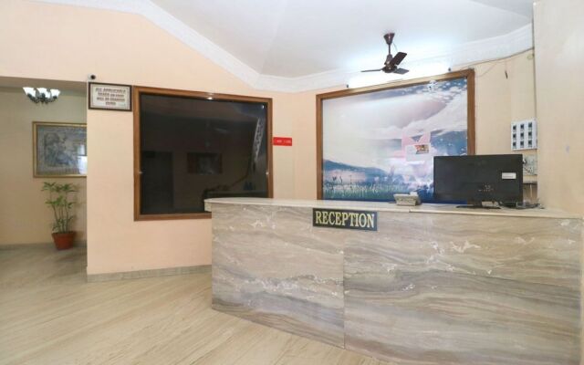 OYO 24747 Hotel White Spott