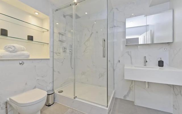 Huge Kensington Garden Flat