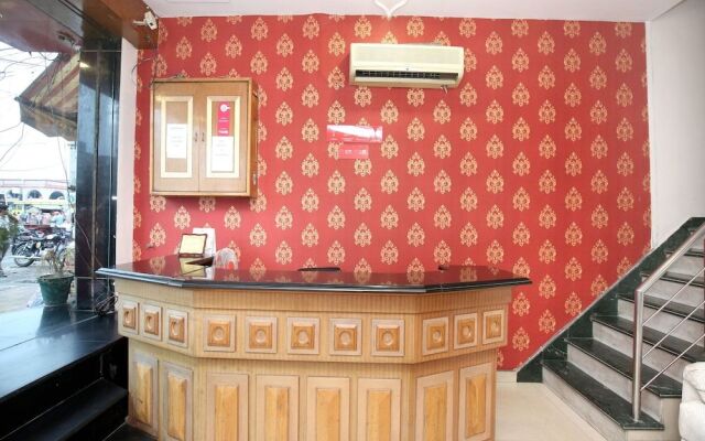 OYO 15667 Hotel Anand