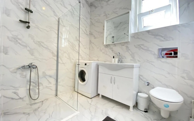 Stylish Flat Near Bagdat Street in Kadikoy