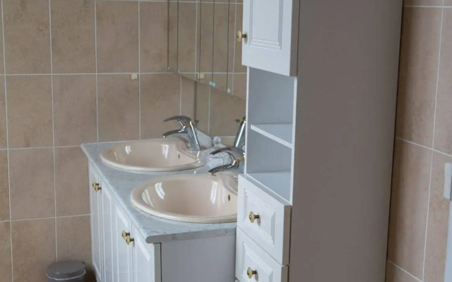 Chambres d'Hôtes - La Villa De La Paix