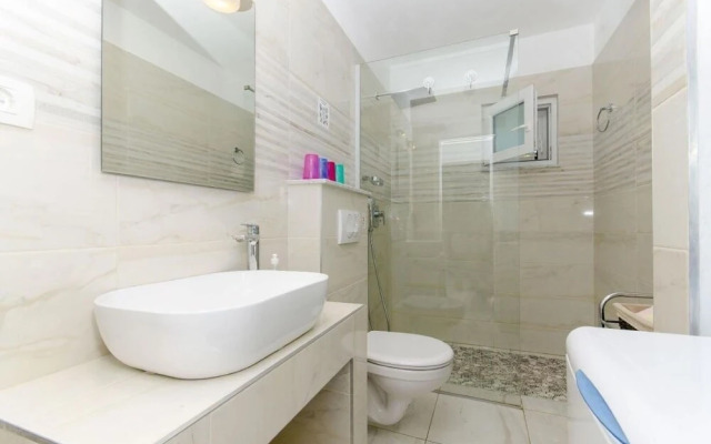 Lucija - Apartment With Pool - A1