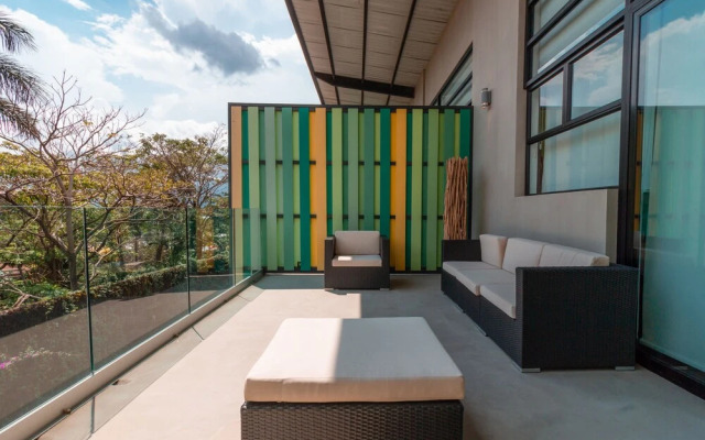 BEE Suites Santa Ana