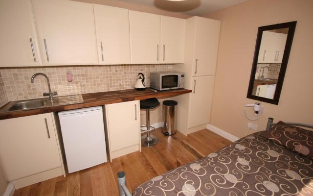 Central Studios Gloucester Road by Rooms Booked - Free Parking