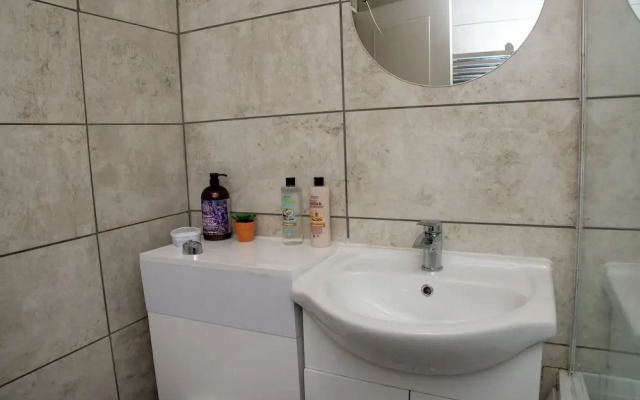 Corby-2 Bedroom-1bathroom-parking - Upto 5 Guests