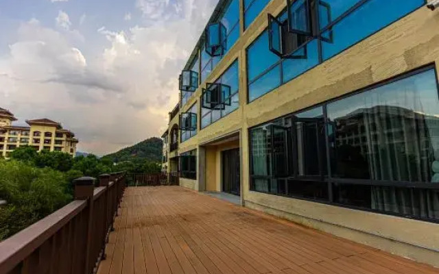 Yichun Huge Hot Spring Holiday Villa