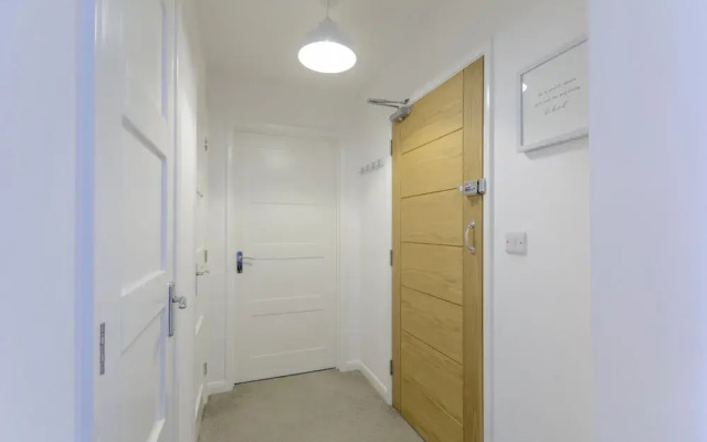 Crescent House Apartments