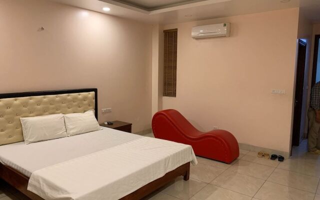 OYO 620 New World Hotel