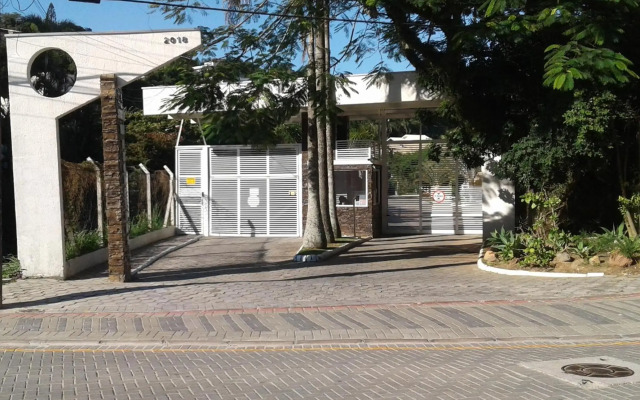 204 Ótima localização de 2d em condomínio fechado