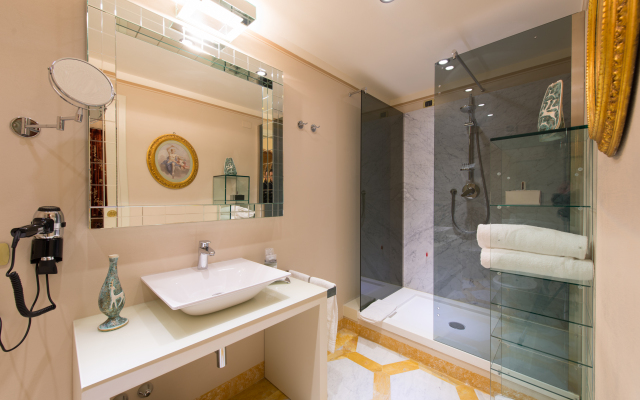 N.15 Santori Luxury Home