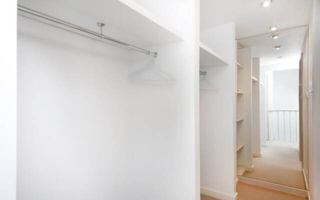 3 Bedroom Notting Hill House With Balcony