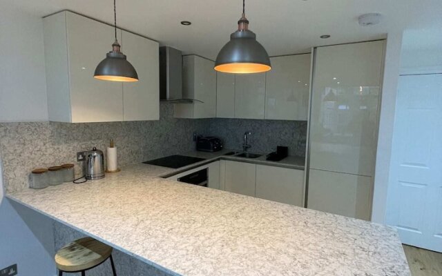 Stunning 3BD Maisonette W/balcony - Old Street!