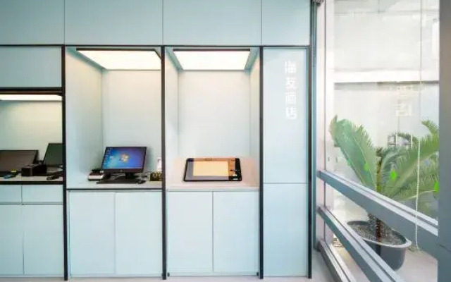 Haiyou Hotel (Shanghai Dong'an Road Subway Station)