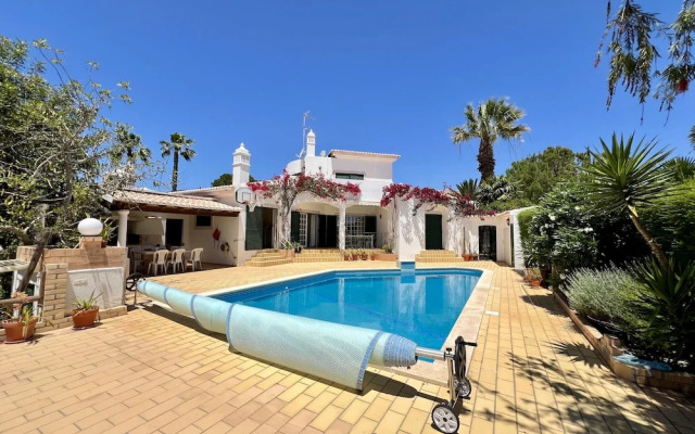 Alvor Traditional Villa by Homing