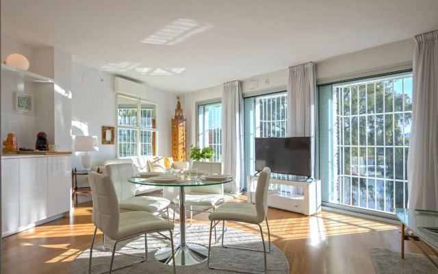 Betis Deluxe Riverside by Valcambre