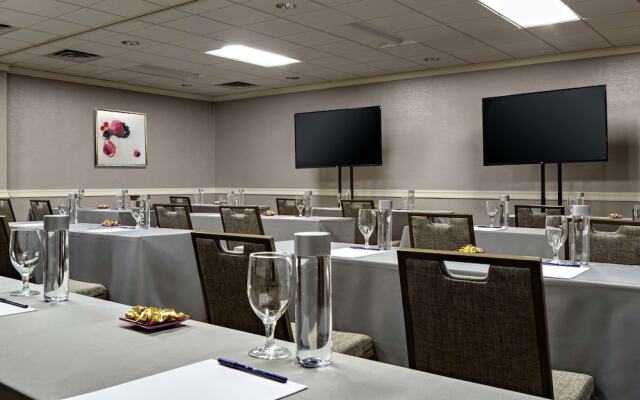 DoubleTree by Hilton Fairfield Hotel & Suites