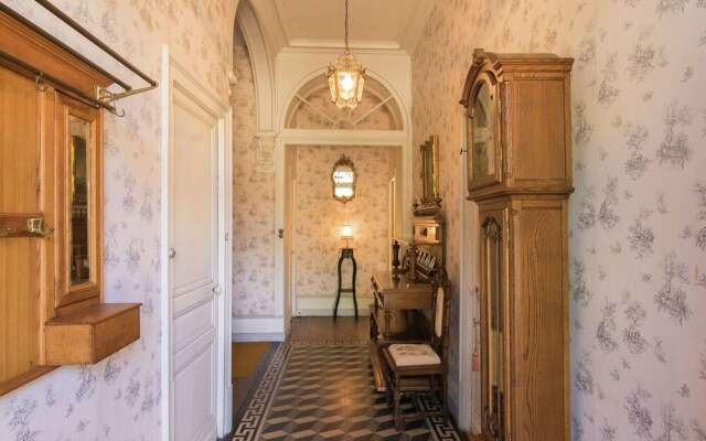 Charming Mansion in Brouchaud With Swimming Pool