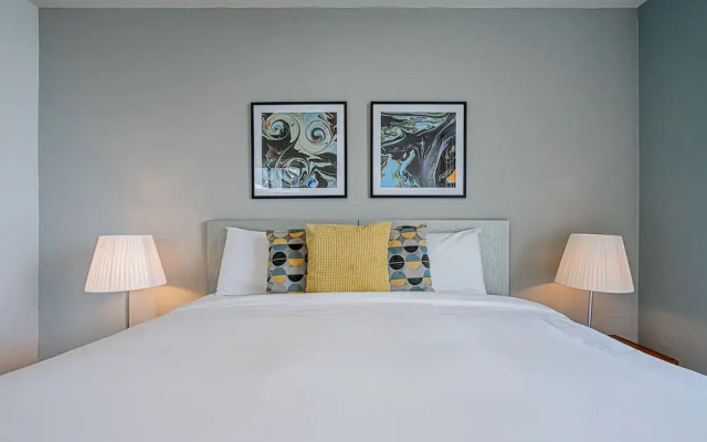 w Majestic 2BR w Perfect Balcony in YOO