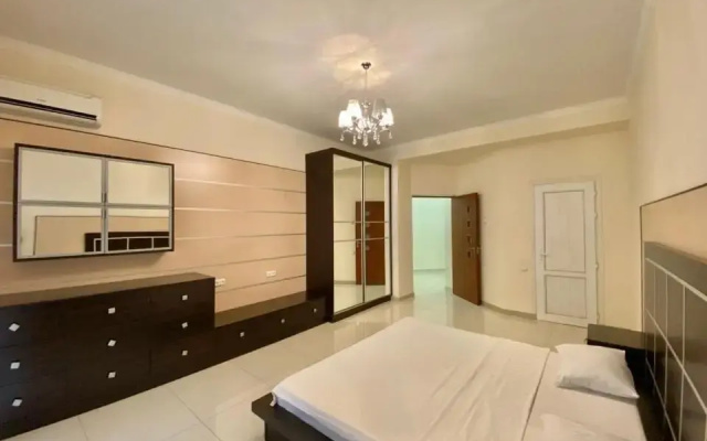 Northern Avenue 2 Bedroom Deluxe Apartment With Balcony HH666