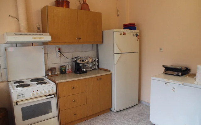 Charming Trikala Apartment With Garden & Central Heating