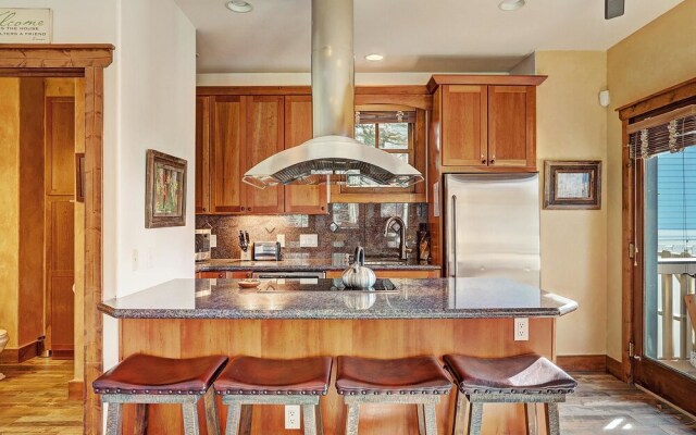 Mountain Ridge  2 Bedroom Townhouse by RedAwning