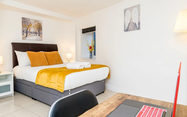 Lovely 2 Bedroom Apartment With Free Parking